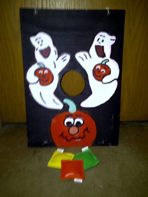 Ghost/pumpkin bean toss