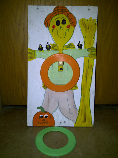 Scarecrow ring toss